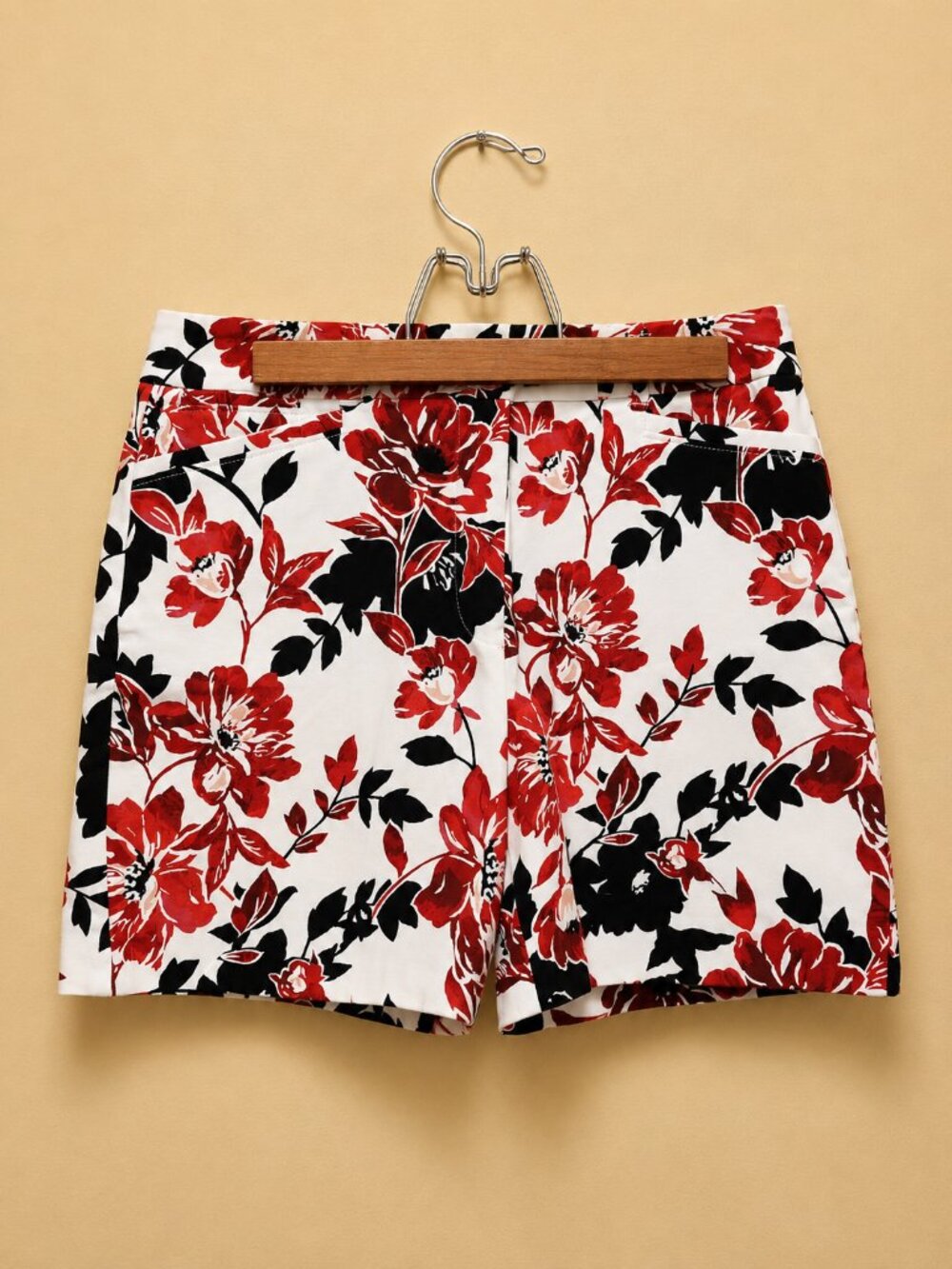 White House Black Market floral stretch shorts, new with tags.